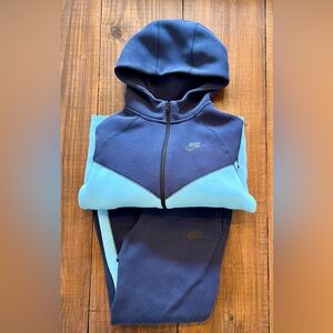 Kids Nike Tech Fleece Zip Hoodie/Jogger Set, Navy Blue with Baby Blue, Sz YL